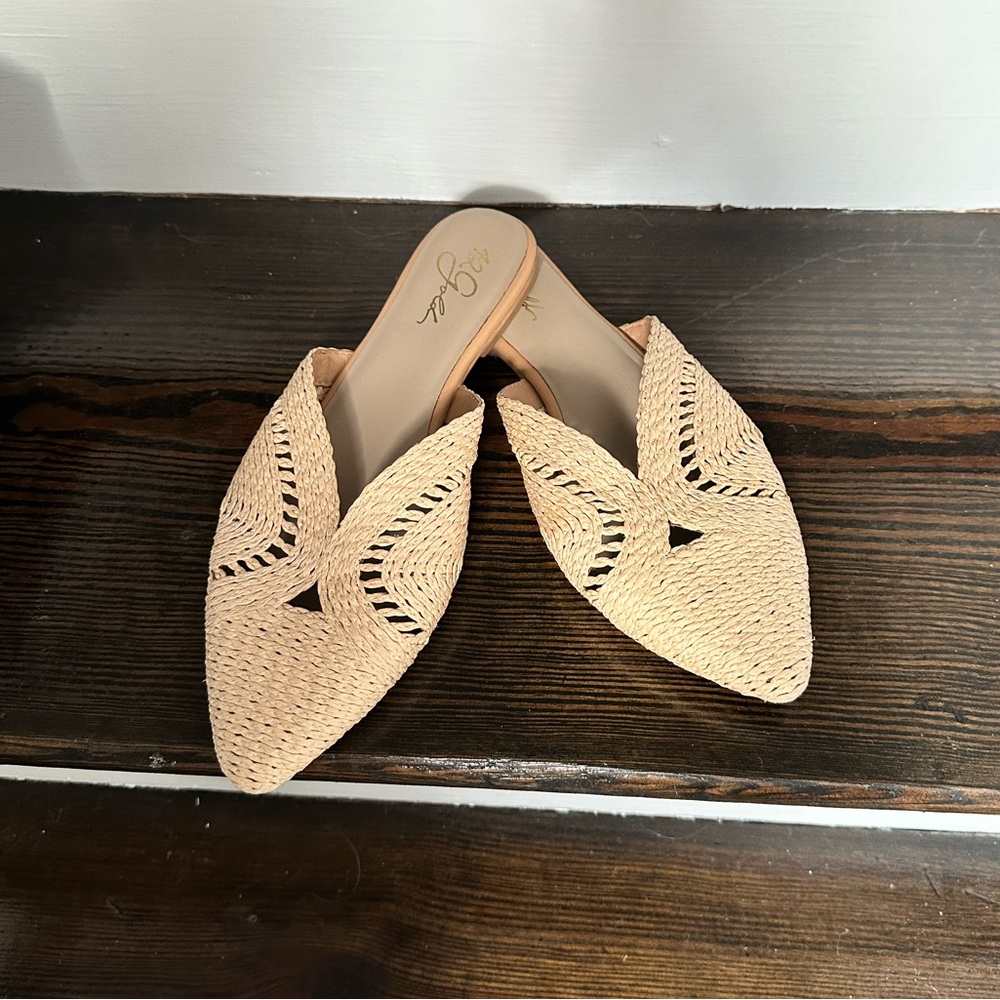 42 Gold Cordy Mule Flats sz: 7.5